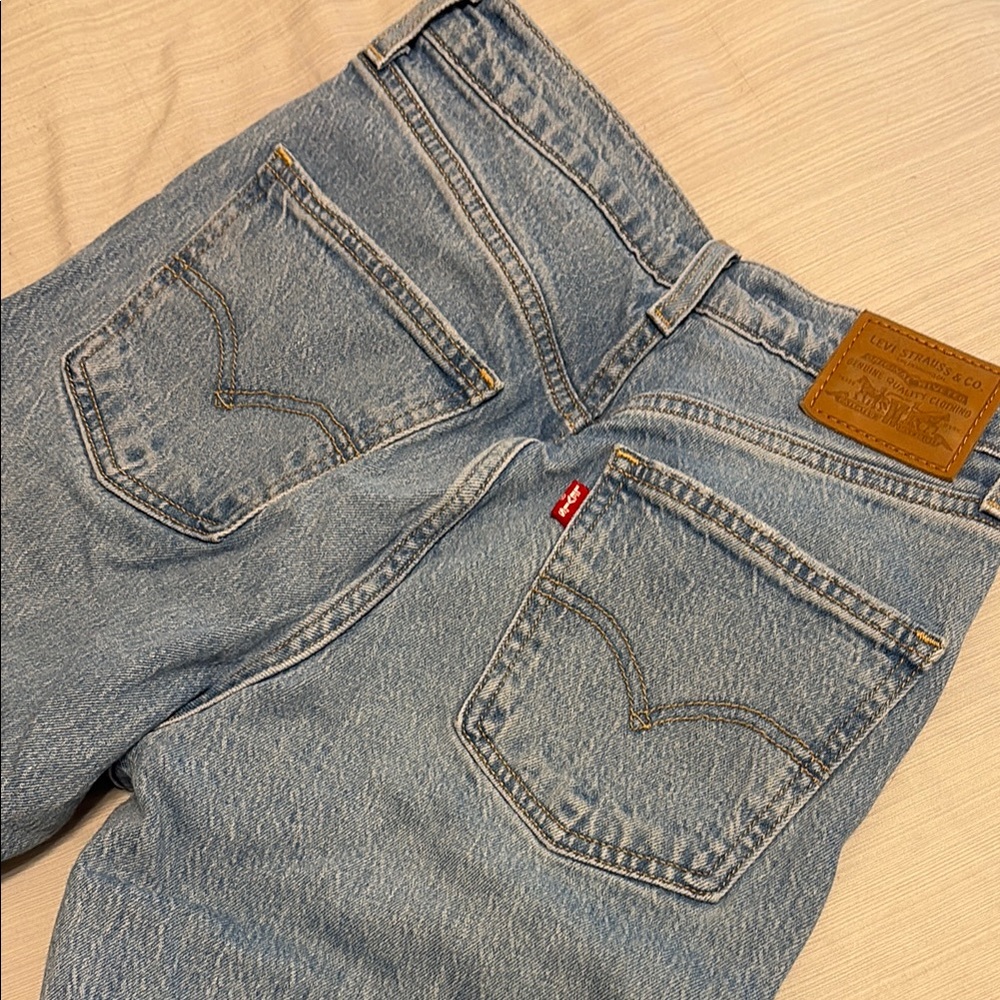 Levi's High Rise Straight Leg Women’s Jeans - Picture 4 of 4
